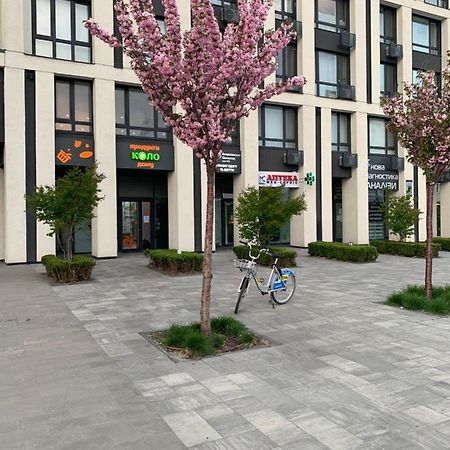 New 3 Rooms Apartment Near The Metro Station Kijev Kültér fotó