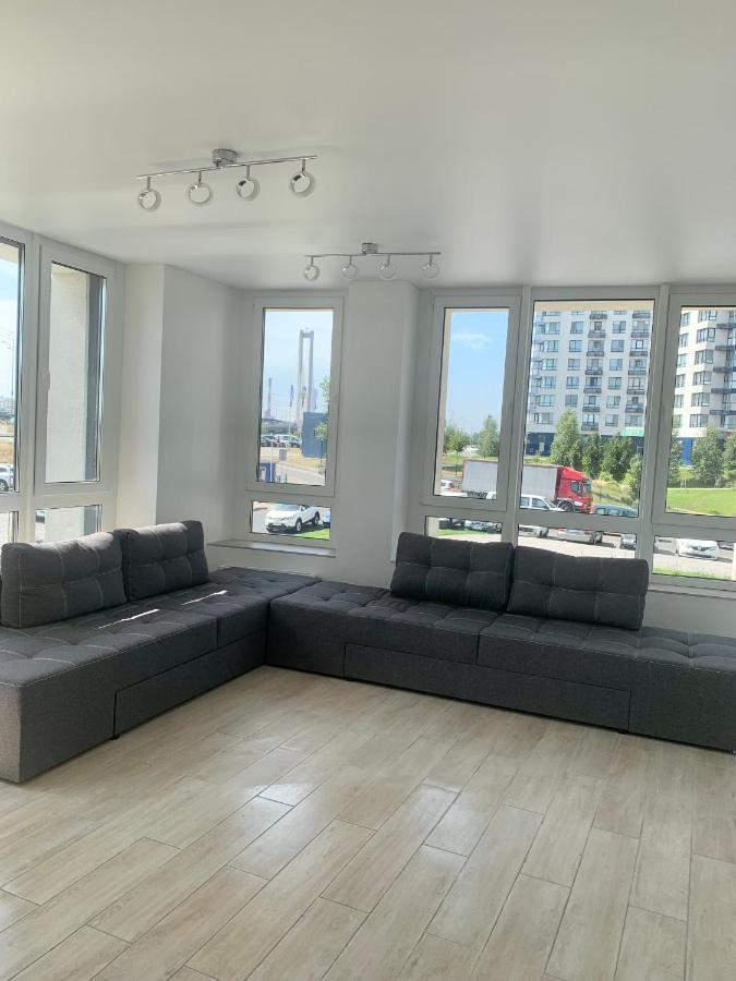 New 3 Rooms Apartment Near The Metro Station Kijev Kültér fotó