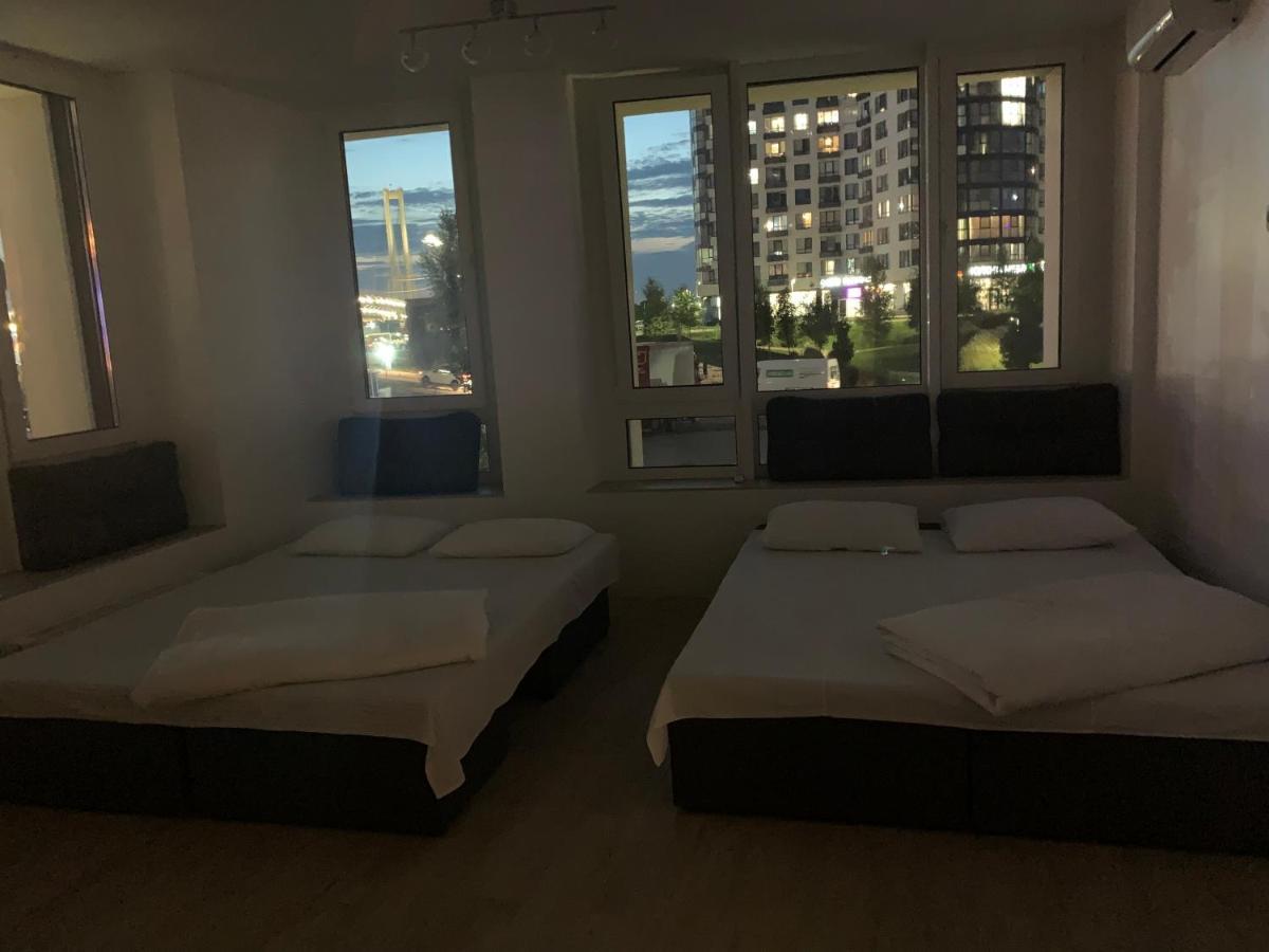 New 3 Rooms Apartment Near The Metro Station Kijev Kültér fotó
