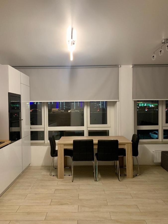 New 3 Rooms Apartment Near The Metro Station Kijev Kültér fotó