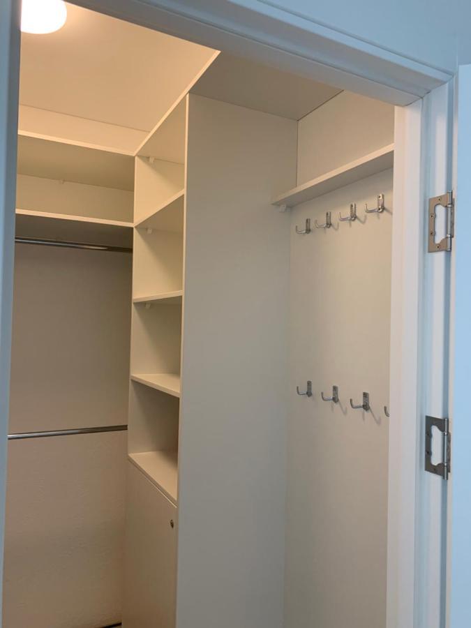 New 3 Rooms Apartment Near The Metro Station Kijev Kültér fotó