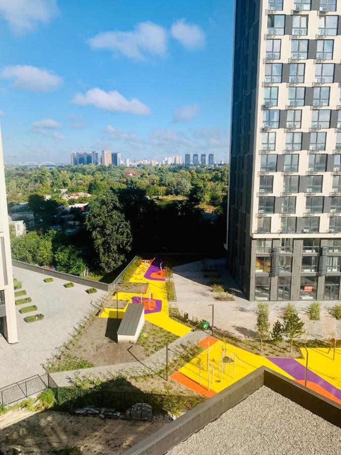 New 3 Rooms Apartment Near The Metro Station Kijev Kültér fotó